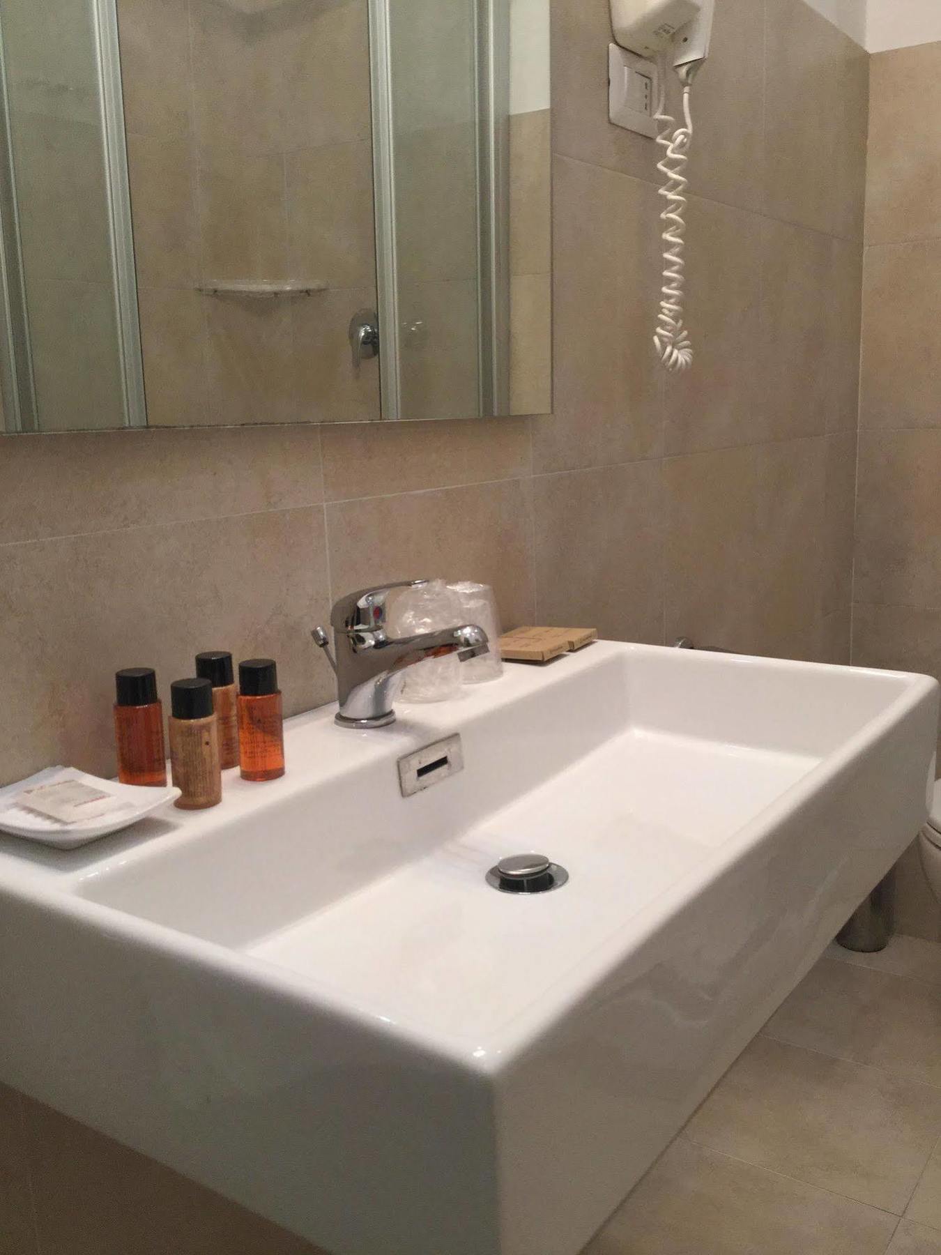 Rhome Terminal Guest House روما المظهر الخارجي الصورة