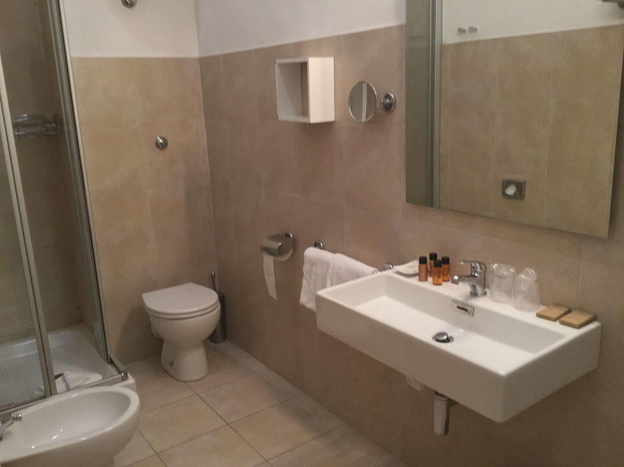 Rhome Terminal Guest House روما المظهر الخارجي الصورة