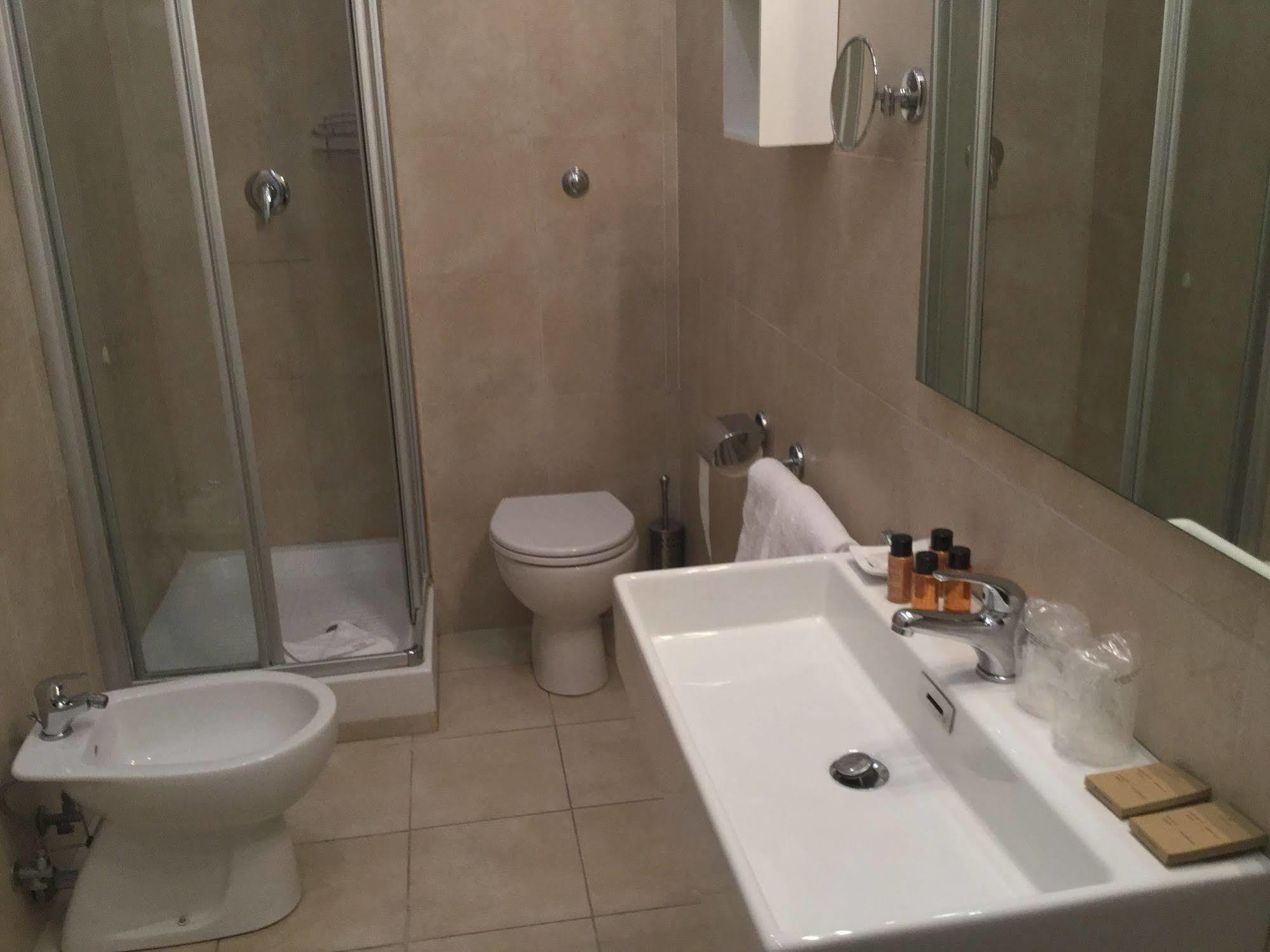 Rhome Terminal Guest House روما المظهر الخارجي الصورة
